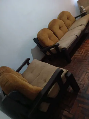 Sofá de Madeira Maciça (3 e 2 lugares) - Ótima Estrutura!