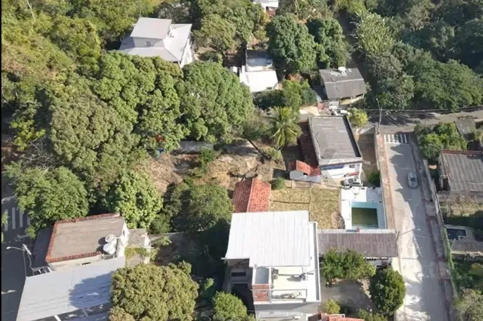 Casa / Terreno à venda em Vitória bairro Universitário / Santo Antônio