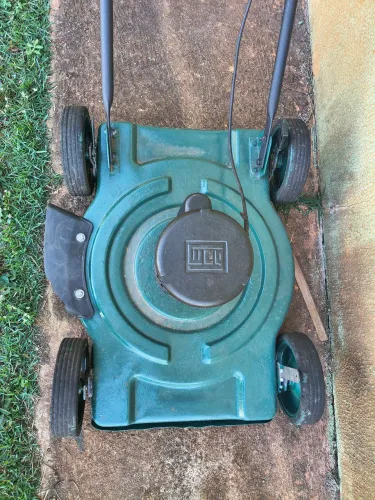 Vendo máquina de cortar grama trapp elétrica