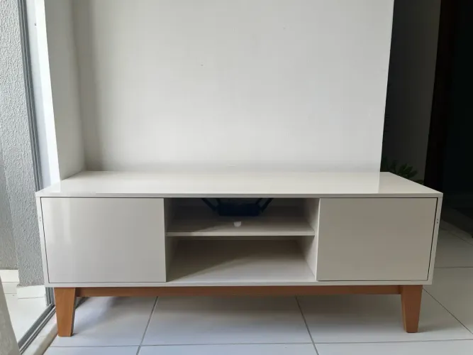 Rack Alure 1,40 m Branco com Madeira - Praticamente Novo