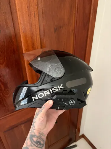 Capacete norisk novo + intercomunicador