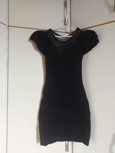 Vestidos elegantes tamanho P - 38 ou 40. Valorizam o corpo. Preto ou colorido 