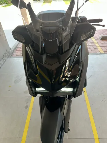 X Max 300 connection 