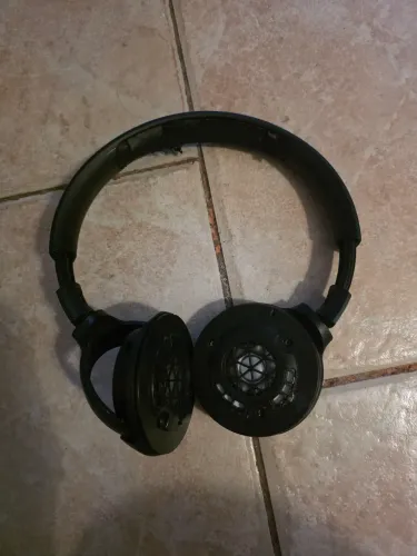 Fone de ouvido JBL com defeito