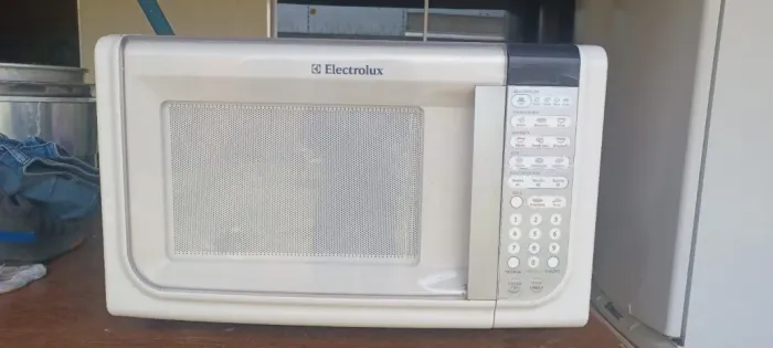 FORNO MICROONDAS ELETROLUX 31 L