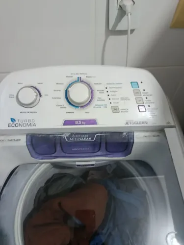Máquina de lavar roupa Electrolux semi nova