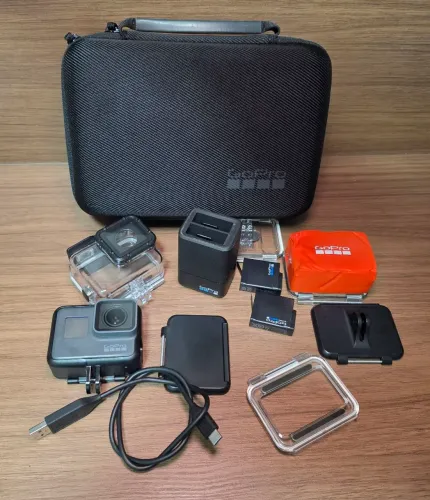 GoPro Hero5 com case 03 baterias carregador portatio e varios acessório