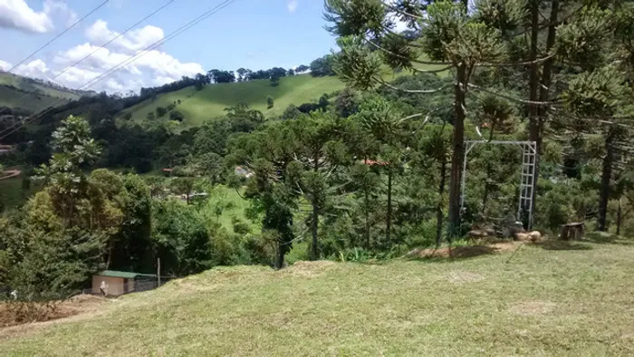 Chácara com 3.000 m2 em Delfim Moreira, MG. Aceito carros na troca!
