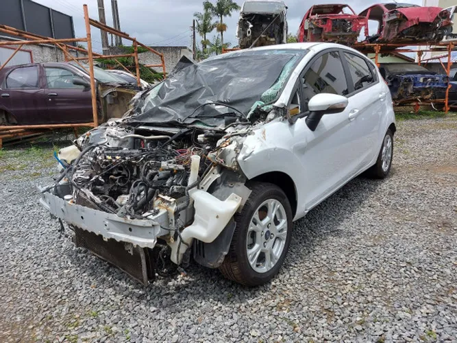Sucata Ford New Fiesta Hatch 1.6 16v Manual 2016 Somente Para Venda De Peças.