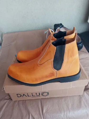 Bota botina de couro 44