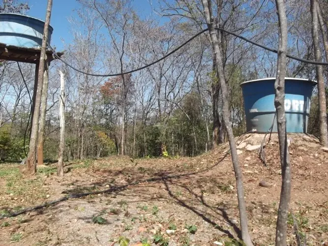 Chácaras de 2.500m², com água de poço artesiano e energia elétrica, em São José da serra.