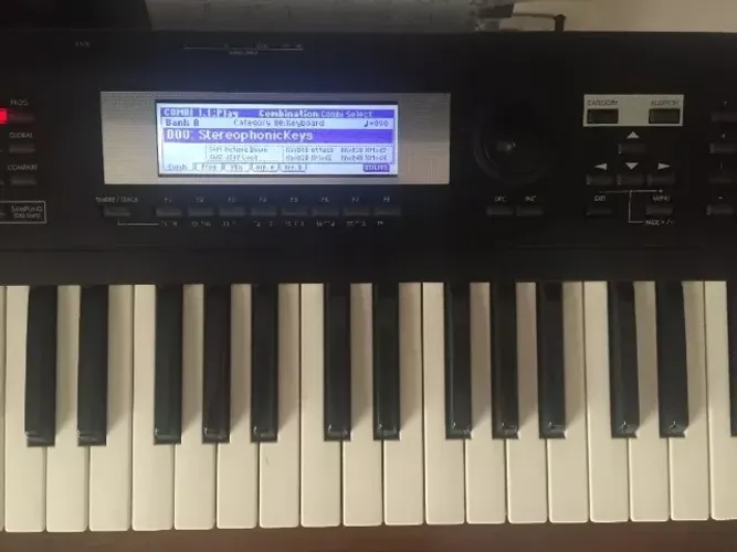 Korg Tr76 Com Memória Expandida E Softcase Não quero trocar quero $