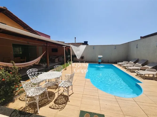 Casa com piscina e espaço gourmet