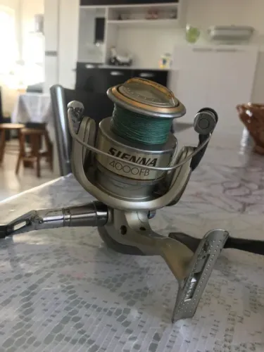 Desapego de dois molinetes em perfeito estado de uso funcionando perfeitamente tudo