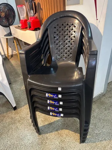 Poltrona de Plástico Nova 