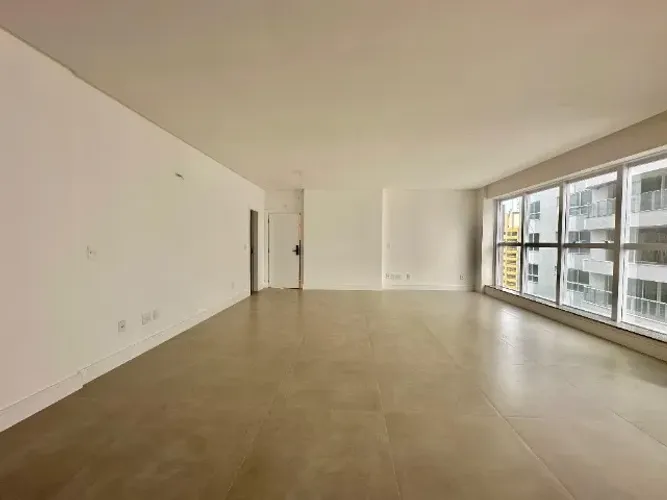 APARTAMENTO PRONTO COM 04 SUÍTES - MEIA PRAIA