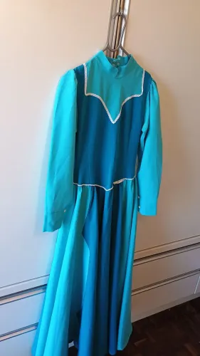 Vestido Azul de prenda gaúcha com Detalhes em Renda