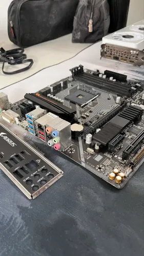 Placa mãe B450 AORUS M com DEFEITO