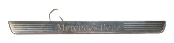 Soleira Esq Led Mercedes A200 2013 2014 2015 2016 Detalhe