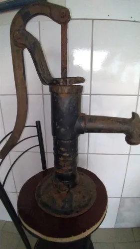Bomba d'água Marumby manual antiguidade