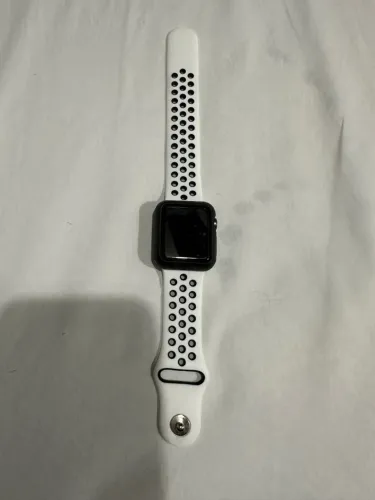 Apple Watch Series 3 - preto com pulseira branca - praticamente novo