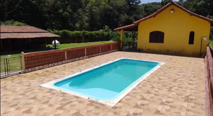 Sitio com piscina
