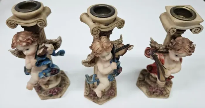 Conjunto de Três Castiçais de Anjo com Instrumento