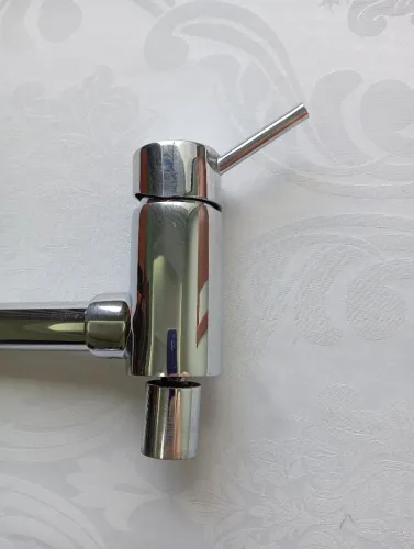 Torneira de mesa Docol monocomando água quente e fria semi nova 