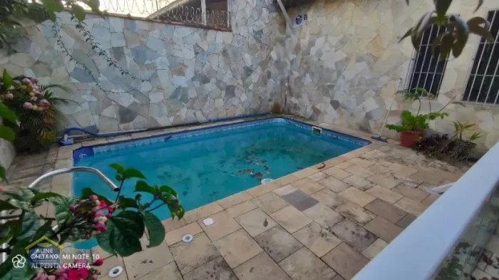 Casa Térrea semi Isolada - Flórida - Com Piscina e Churrasqueira!! Financia!