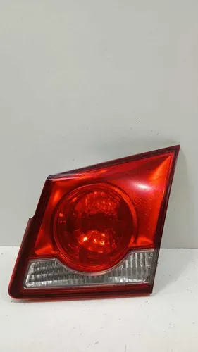 Lanterna Tampa Traseira Drt Chevrolet Cruze Lt 1.8 2013 Direito/passageiro Vermelho