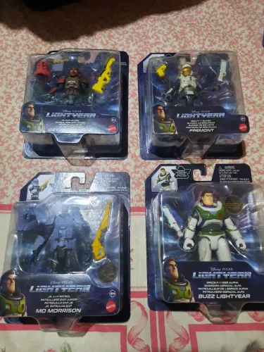 Lote R$200,00. Bonecos Buzz lightyear