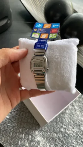 Relógio Feminino Digital CASIO prata Mini Retro NOVO