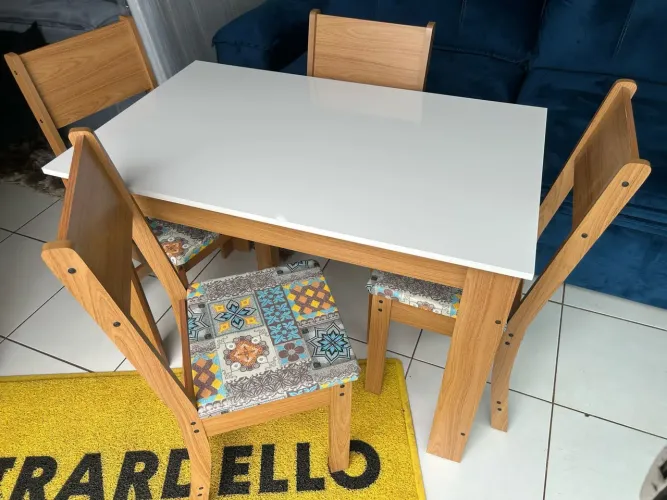 Mesa de Jantar 4 Cadeiras - MDF