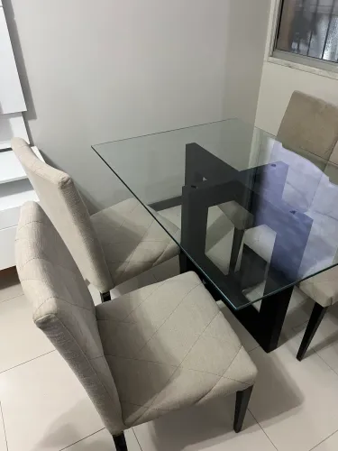 VENDO MESA COM CADEIRAS