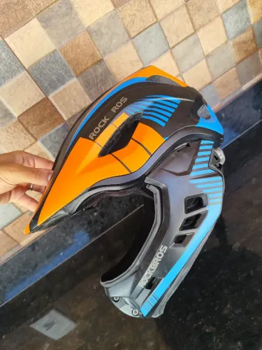 Capacete MTB Rockbros com queixeira removível
