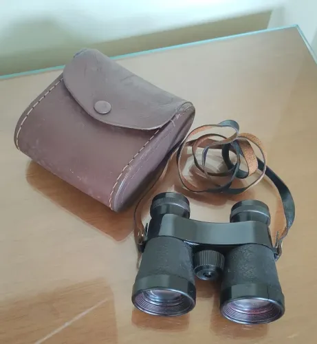 Binóculo antigo com estojo de couro