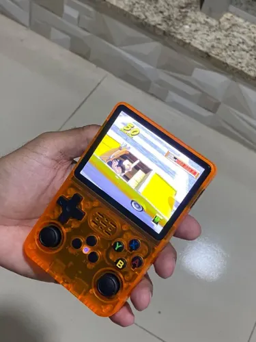 Console Portátil R36S - 64GB (Diversos Jogos Clássicos)