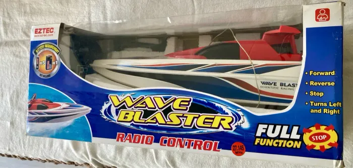 Lancha de controle remoto Wave Blaster - EZTEC