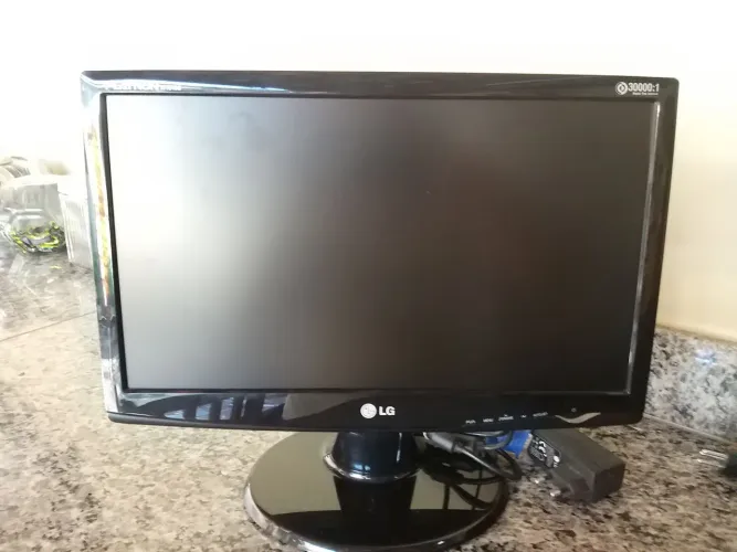Monitor LG 19 polegadas +  roteador Wi-Fi e estabilizador + cx som