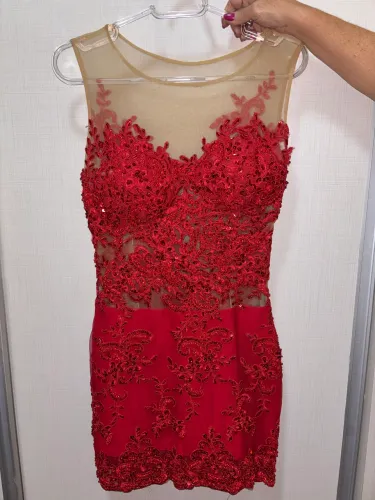 VESTIDO DE FESTA VERMELHO RENDA