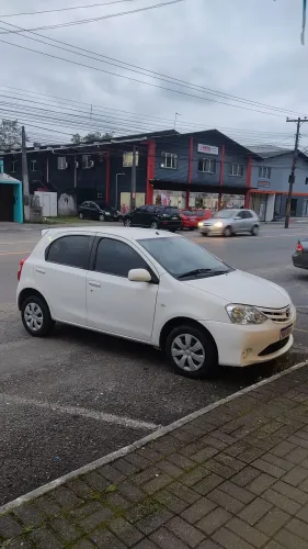 Toyota Etios XS 1.3 Flex 16V 5P Mec. 2013