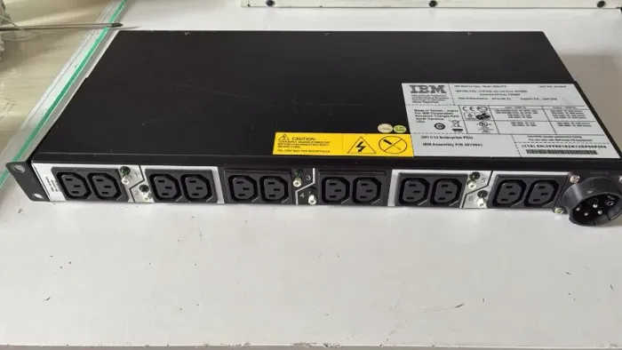 Unidade de Distribuição de Energia IBM PDU 9306-RTP 12x C13