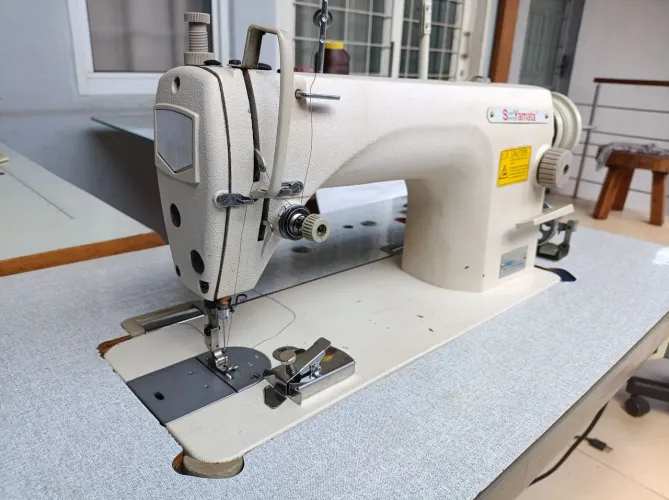 Máquina de costura