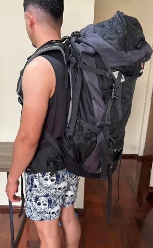 Mochila  Deuter Quantum 70+10 original, modelo cargueira grande para trekking/mochilão