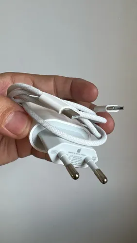 Carregador do iPhone 15 usado seminovo USB C