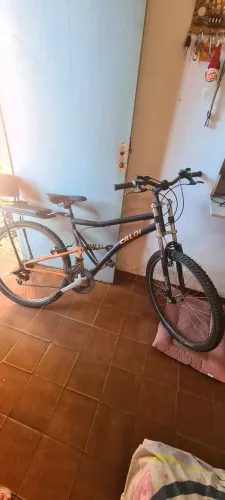 Caloi XRT Aro 26 Full Suspension com Cadeirinha Traseira