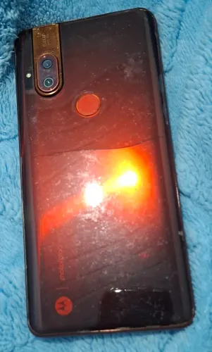 Motorola One Hyper sucata