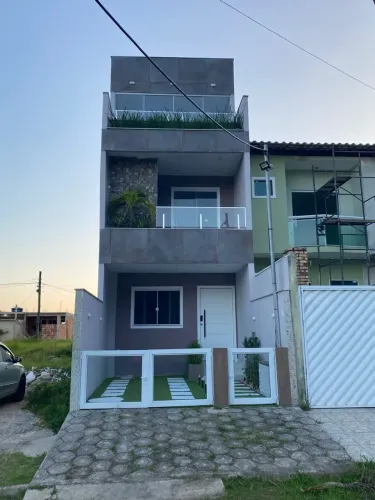 Excelente Triplex em Itacuruçá para venda possui 100 metros quadrados.