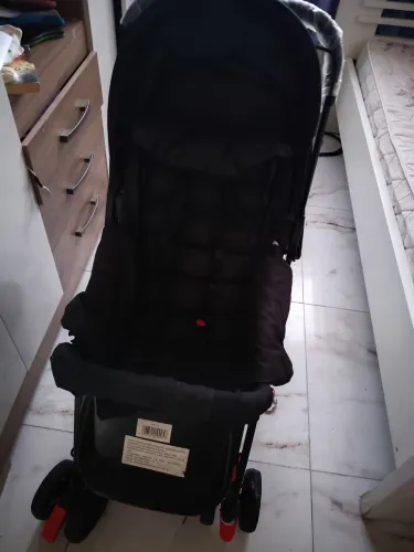 Carrinho de bebê semi novo 