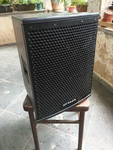 Caixa acústica attack 815a